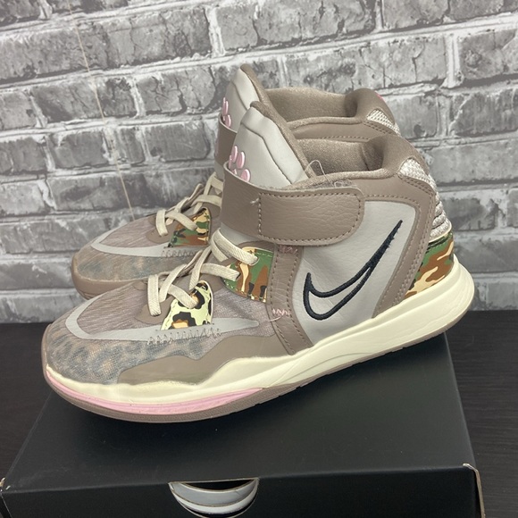 Nike - Picture 5 of 13